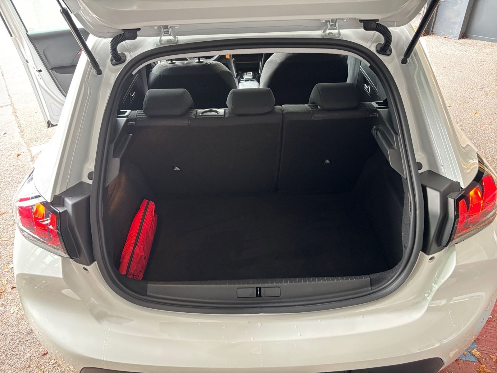 PEUGEOT 208 ACTIVE PACK 100 EAT8 NAVI SHZ PDC