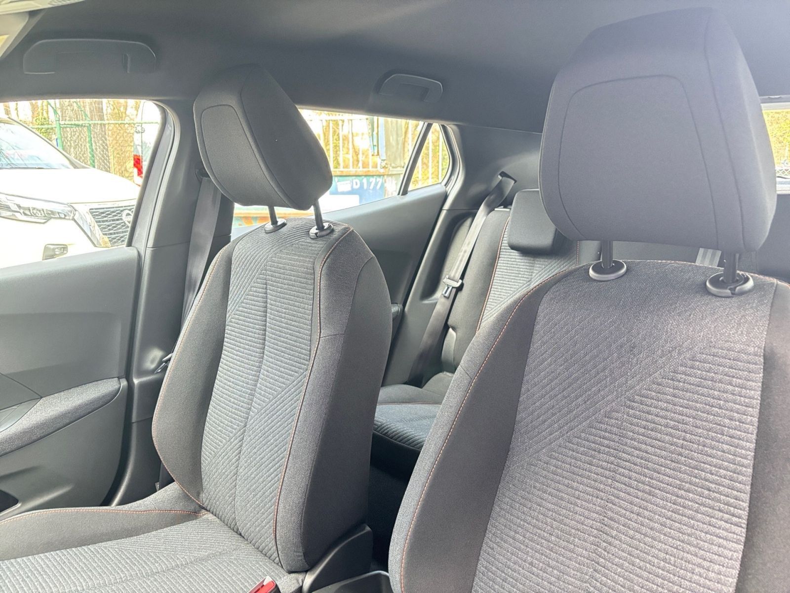 PEUGEOT 2008 Style Hybrid 145 e-DSC6 *SHZ*