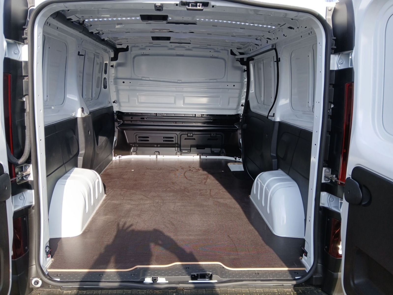 NISSAN Primastar Kasten L1H1 2,8t