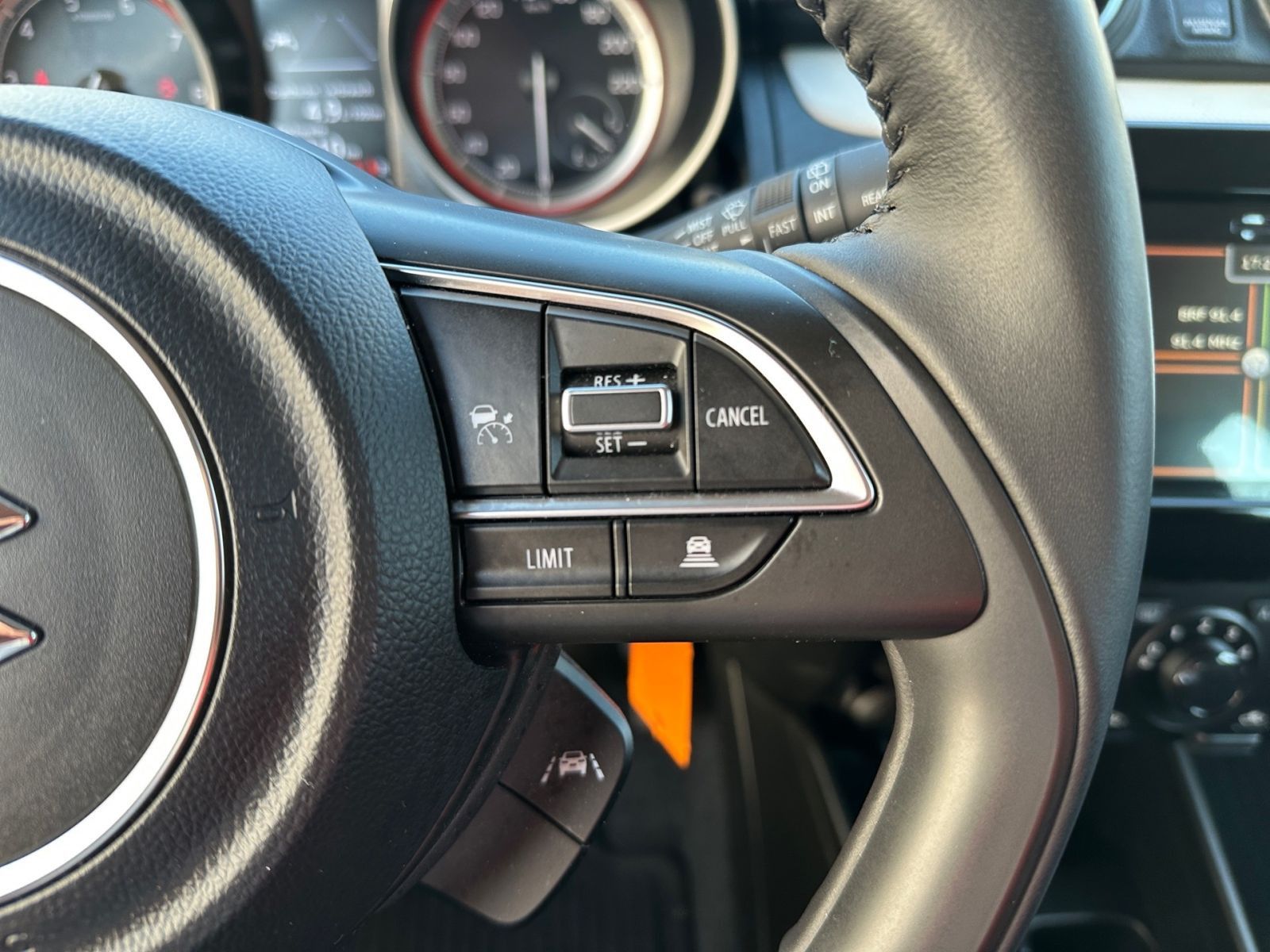 SUZUKI Swift Comfort 1.2 AT HYBRID - CAM SHZ APP`S