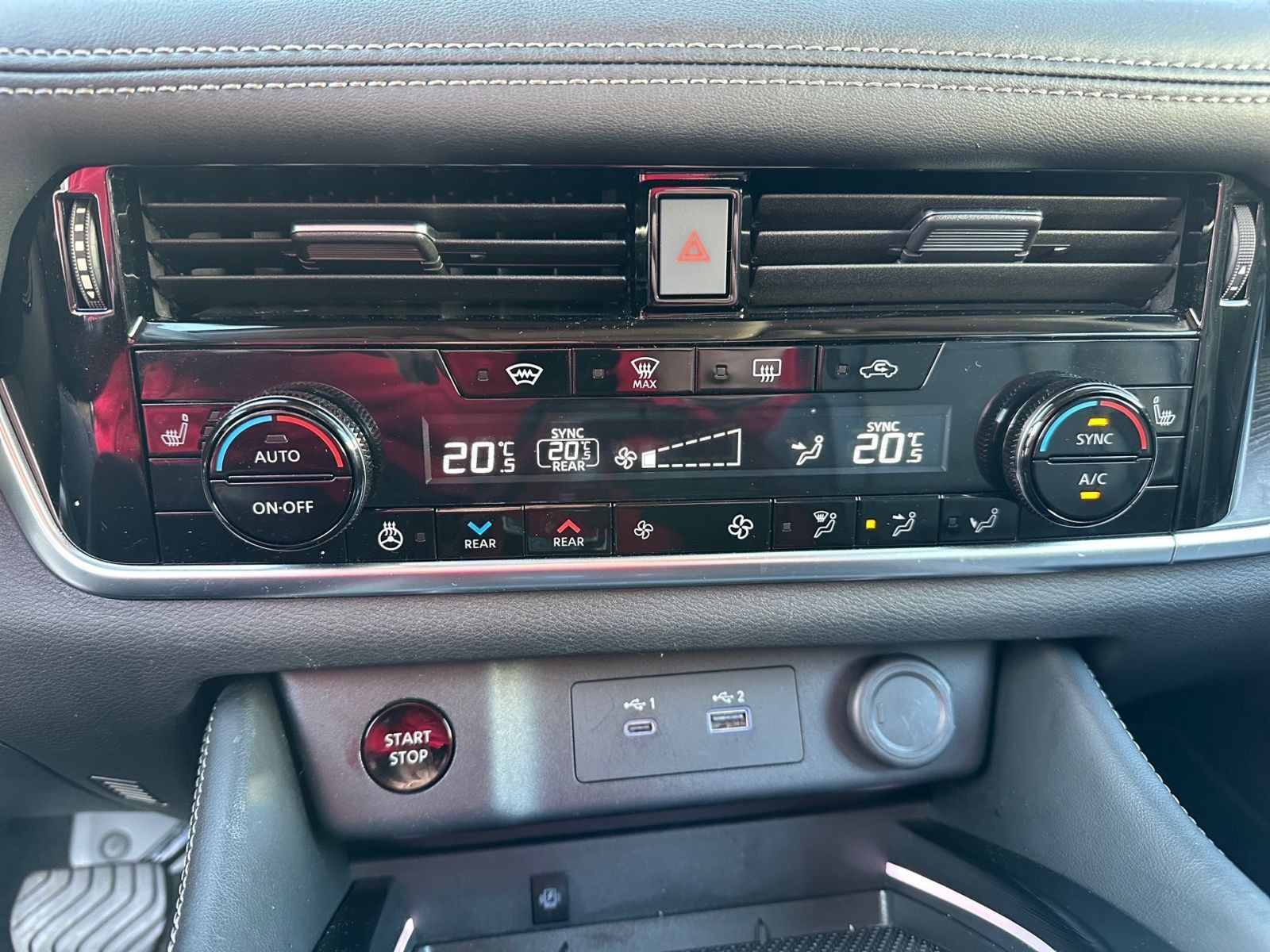 NISSAN X-TRAIL TEKNA 1.5 VC-T e-4ORCE 7-SITZER*WINTER