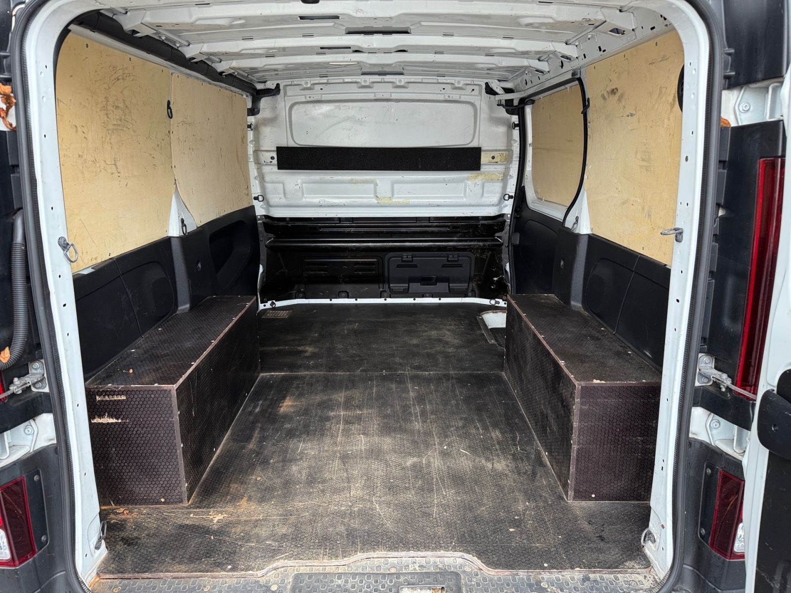 NISSAN NV300 COMFORT KASTEN L1H1 2,7t KLIMA AHK KAMERA