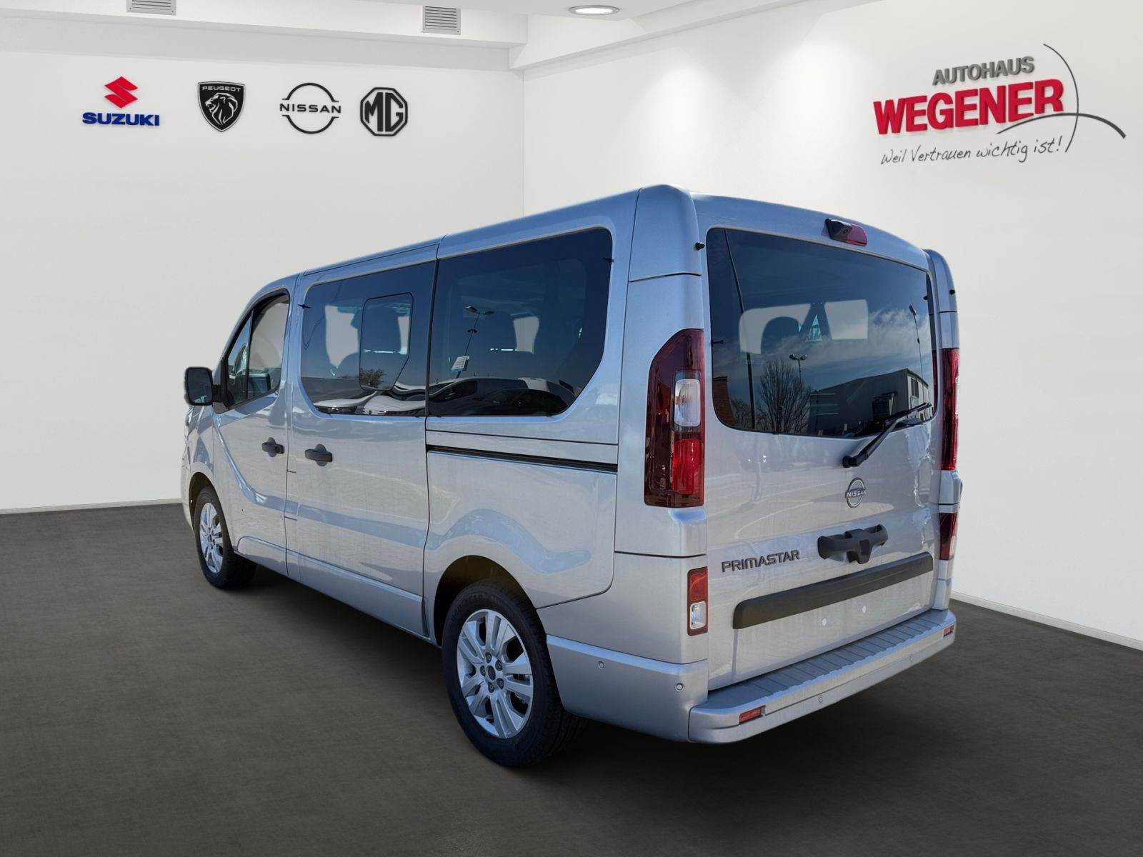 Nissan Primastar Kombi 9 L1H1 2,8T CAM*Navi*PDC*CarPlay