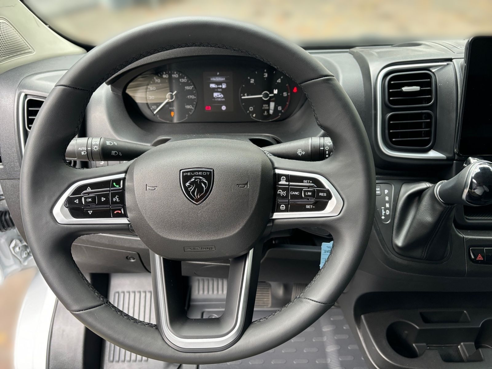 PEUGEOT Boxer Kastenwagen 335 L2H2 BlueHDi 140 EAT8