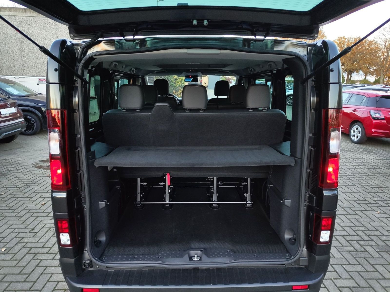 Nissan PRIMASTAR KOMBI TEKNA L1H1 2,8t NAVI KAMERA