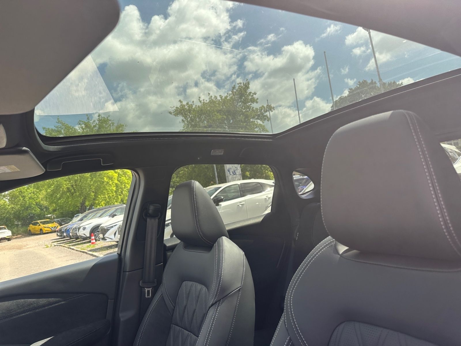 NISSAN Qashqai Tekna 1.3 DIG-T MHEV Massage Winter Pano