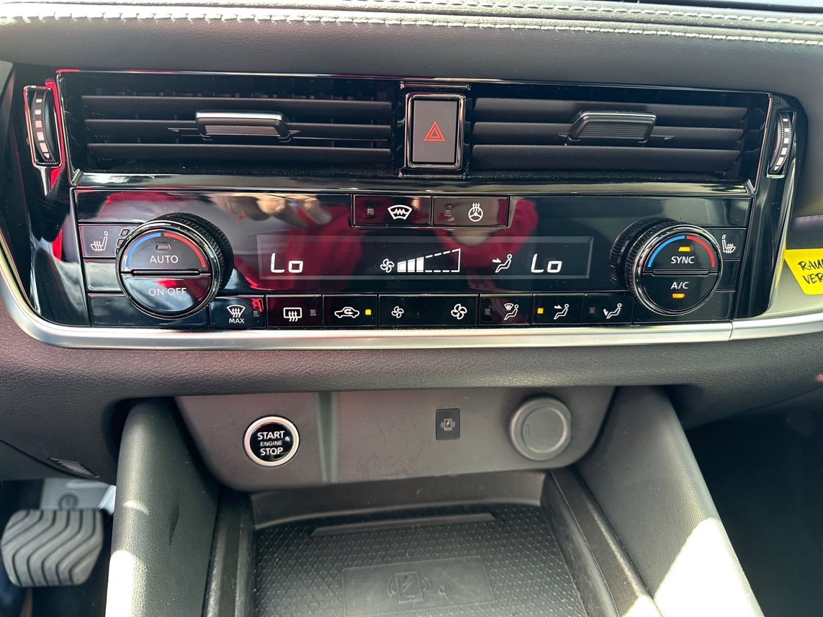 NISSAN Qashqai 1.3 DIG-T N-Connecta HeadUp*Pano*Navi