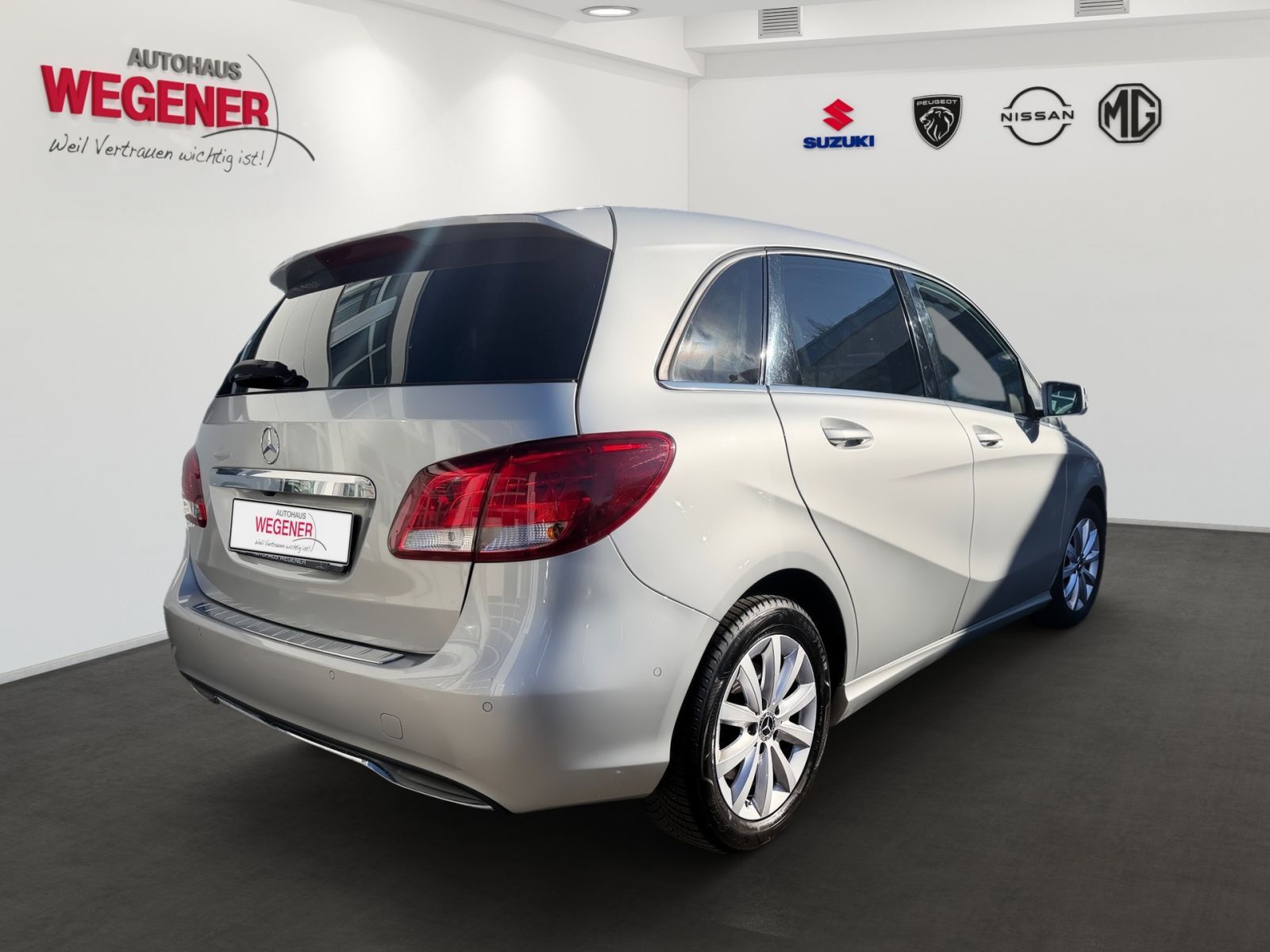 MERCEDES-BENZ B 220 4 MATIC Style Navi*Totwinkel*Kamera*PDC