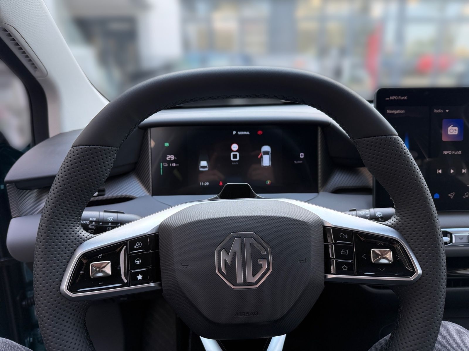 MG MG4 EV 64 kWh Premium - LED CarPlay ACC