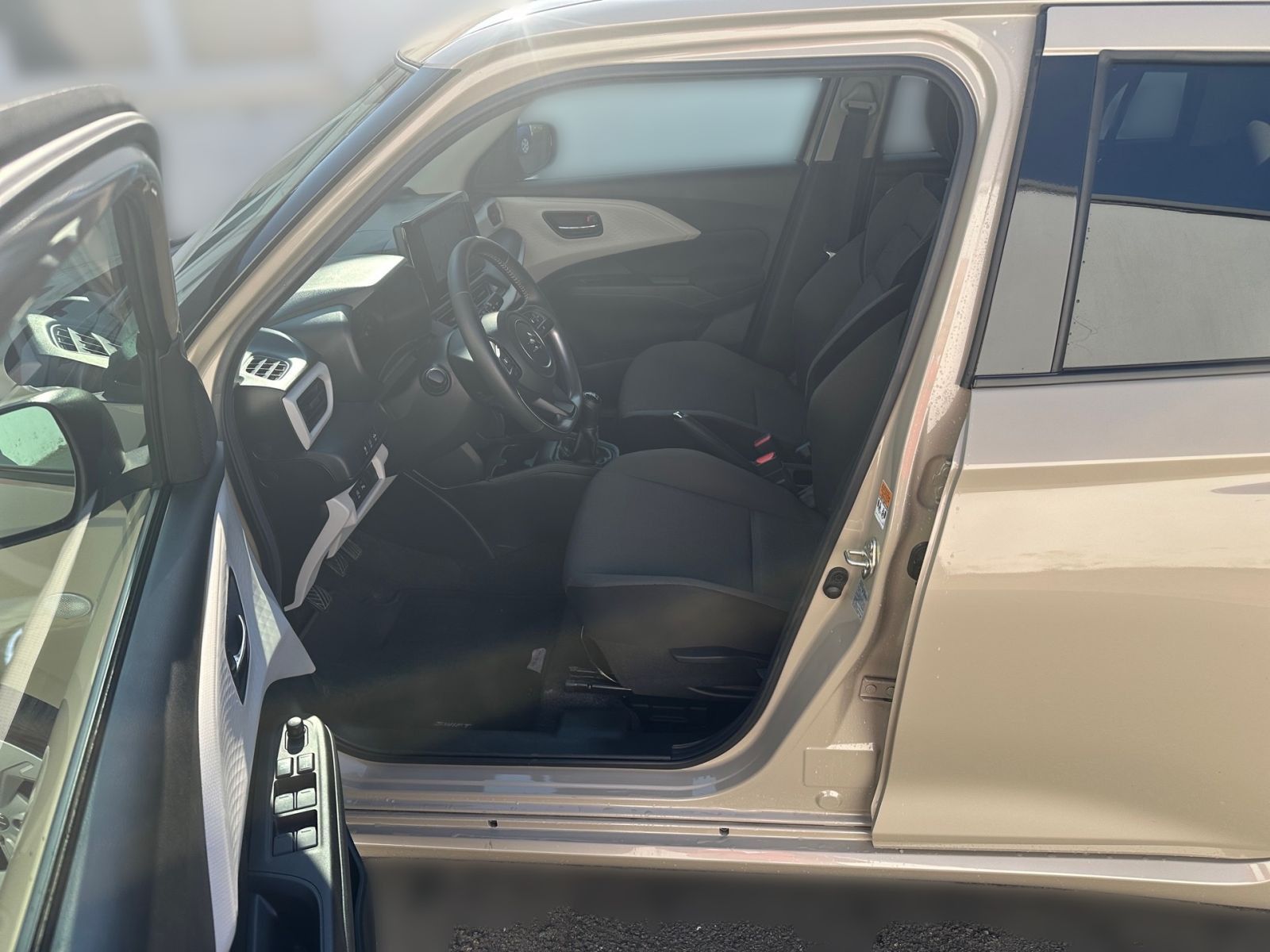 SUZUKI Swift Comfort Hybrid 1.2 MT - LED NAVI CAM SHZ