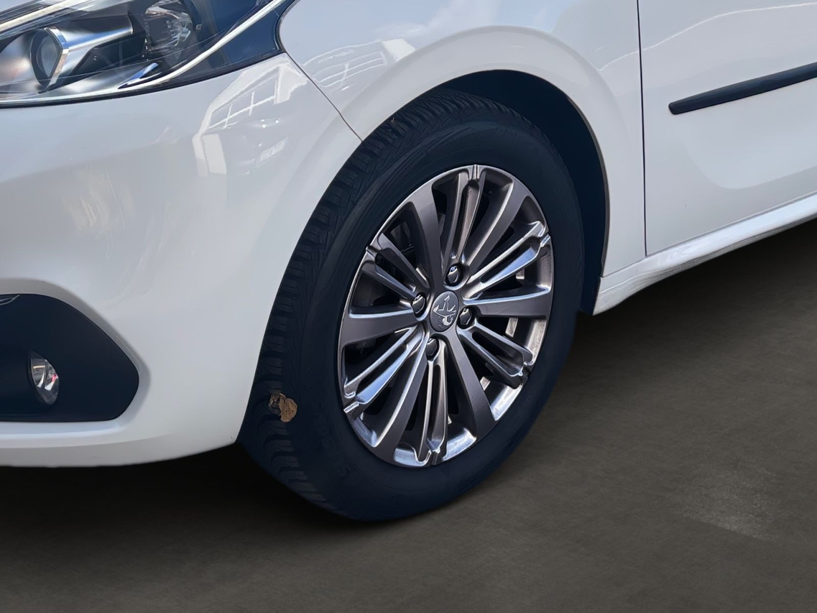 Peugeot 208 Allure AT CarPlay SITZHEIZUNG ALLWETTER LED