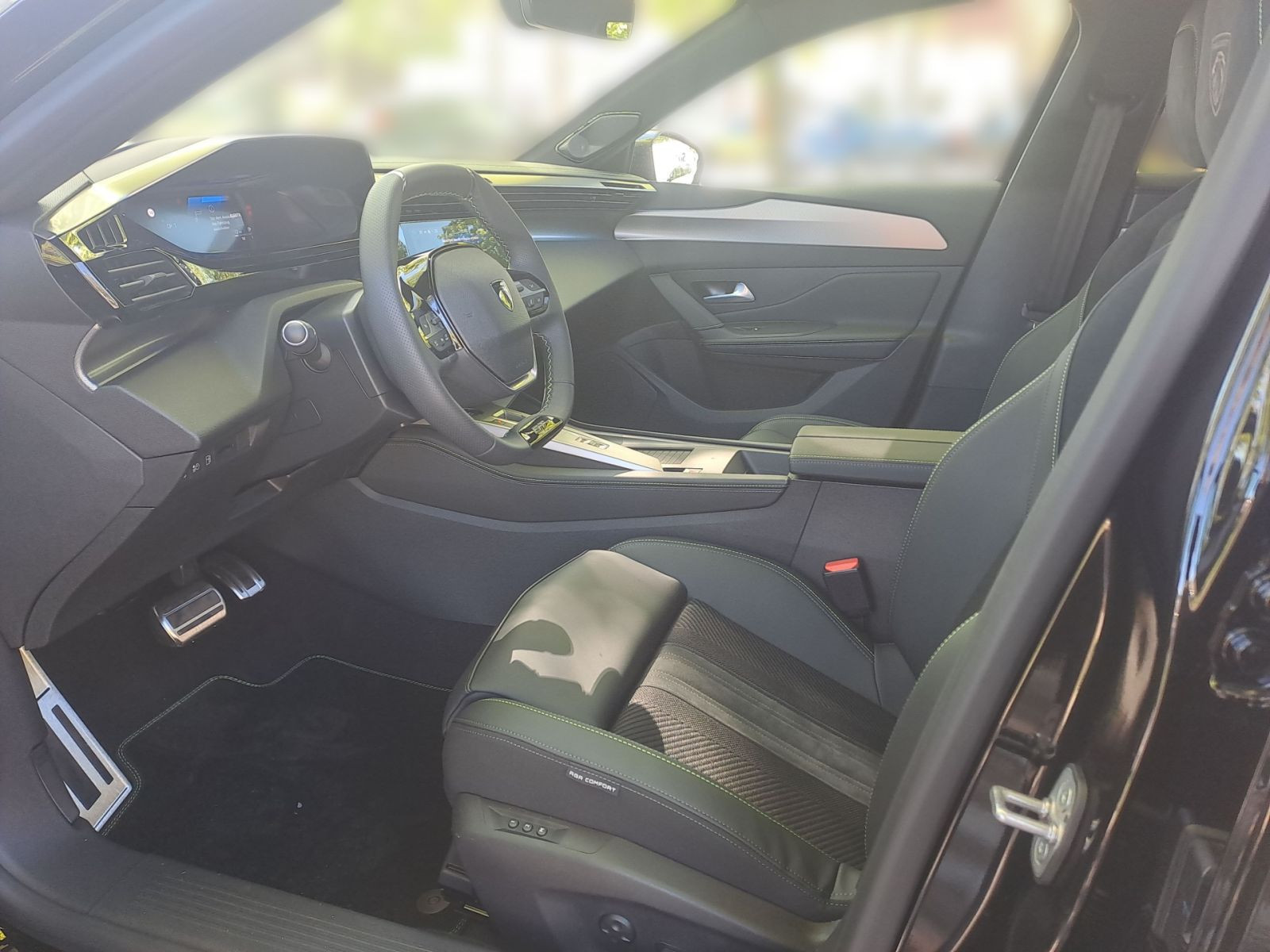 Peugeot 408 GT Exclusive Plug-In Hybrid 240 e-DSC7