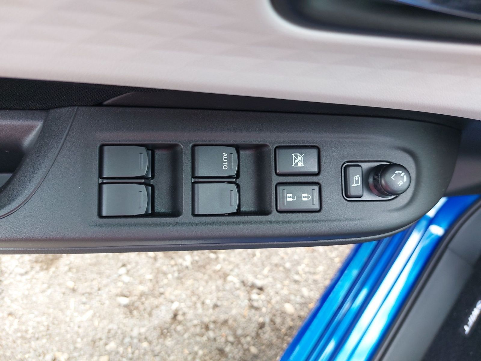 SUZUKI Swift 1.2 Hybrid Comfort+ 1.2 MT NAVI CAM SHZ