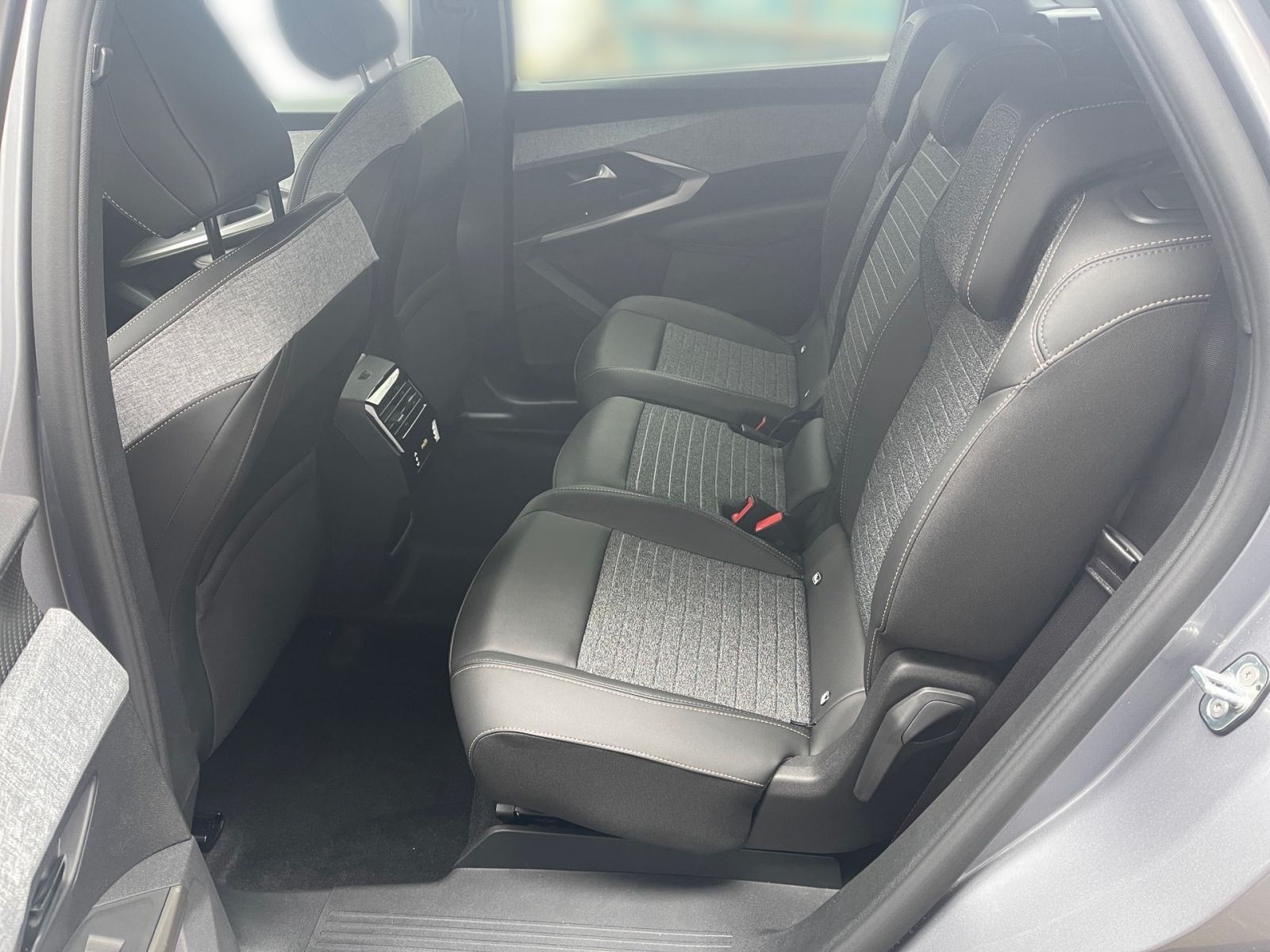 PEUGEOT 5008 Allure HYBRID 145 e-DSC6 *360°Kamera*SHZ*