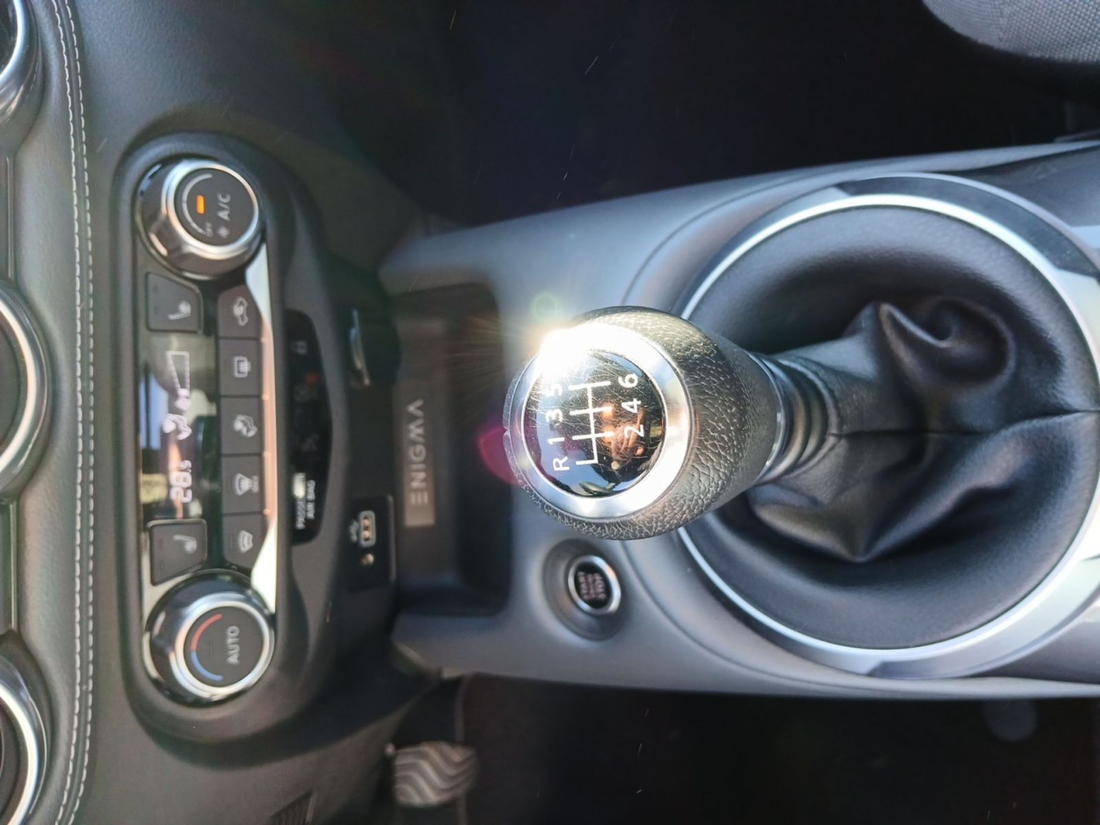 NISSAN JUKE 1.0 DIG-T 6MT Enigma Navi*CarPlay*beh WSS