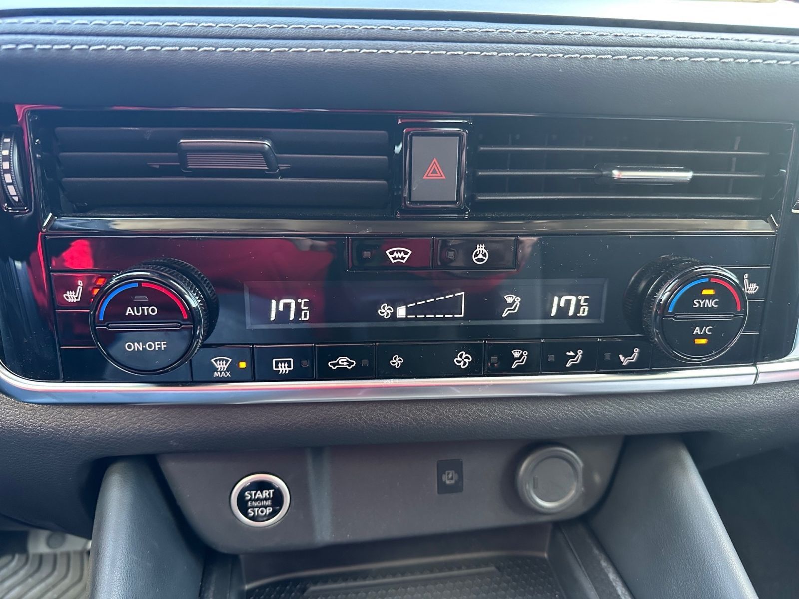 NISSAN Qashqai 1.3 DIG-T N-Connecta HeadUp*Navi*360°CAM