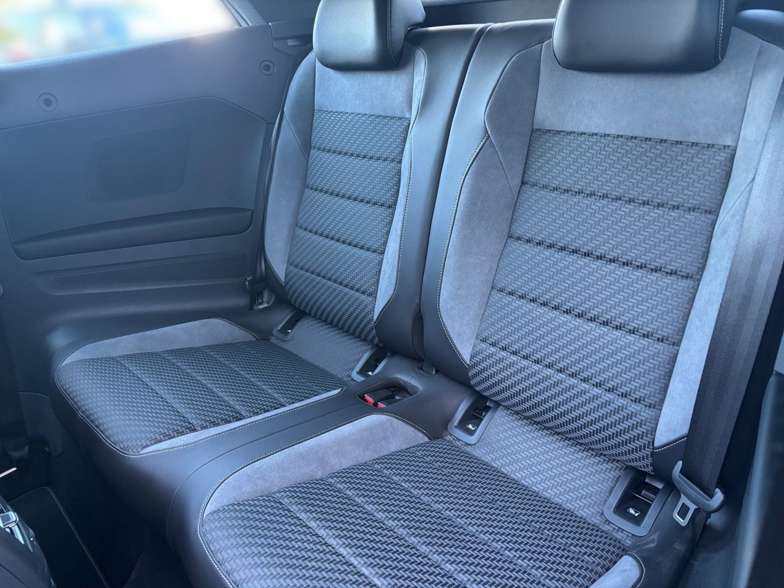 VW T-ROC Cabriolet 1.5 TSI R-LINE  Navi*IQ*Carplay