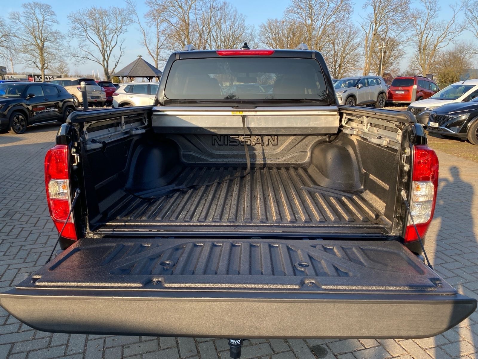 NISSAN NAVARA Tekna AT dCi 2.3 4x4- AHK, KEYLESS,CAM