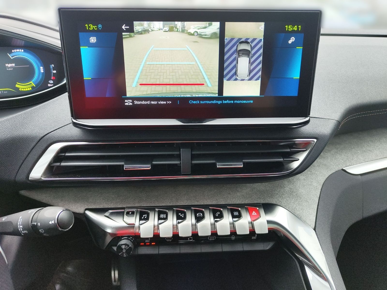 PEUGEOT 3008 GT Hybrid4 300 e-EAT8 *SHZ*Kamera*Panorama*