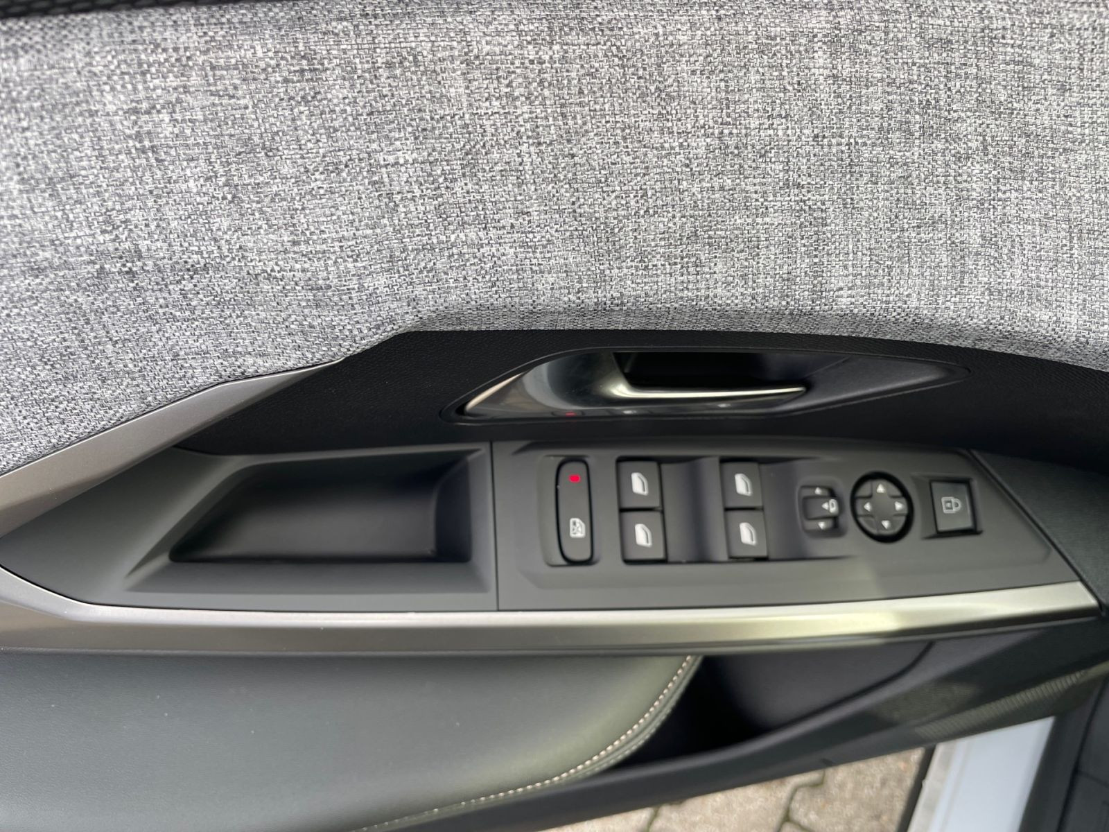 Peugeot 3008 Allure Hybrid 145 e-DSC6 *Kamera*21"Curved*