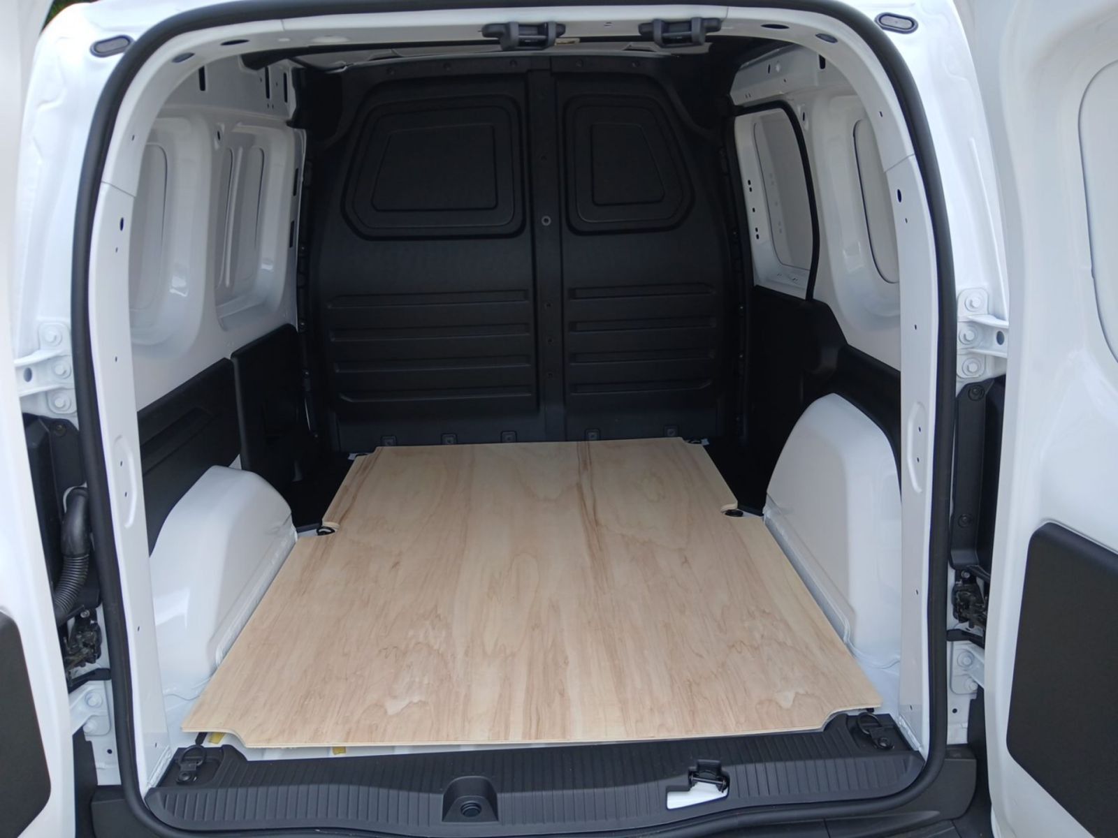 NISSAN Townstar Kasten 1.3 L1 2,0t N-Connecta