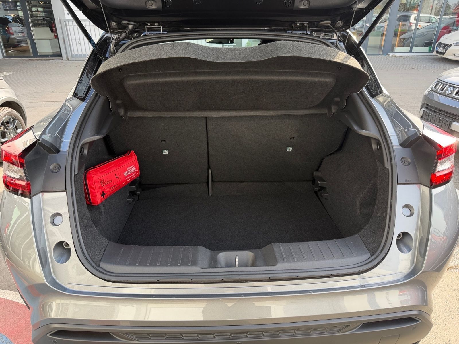 NISSAN JUKE 1.0 AT N-DESIGN / 360 / ALU / LEDER / BOSE