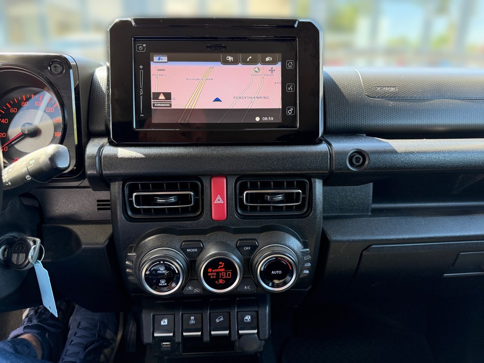 SUZUKI Jimny 1.5 3D M/T Comfort+ 4-Sitzer*Navi*CAM*LED