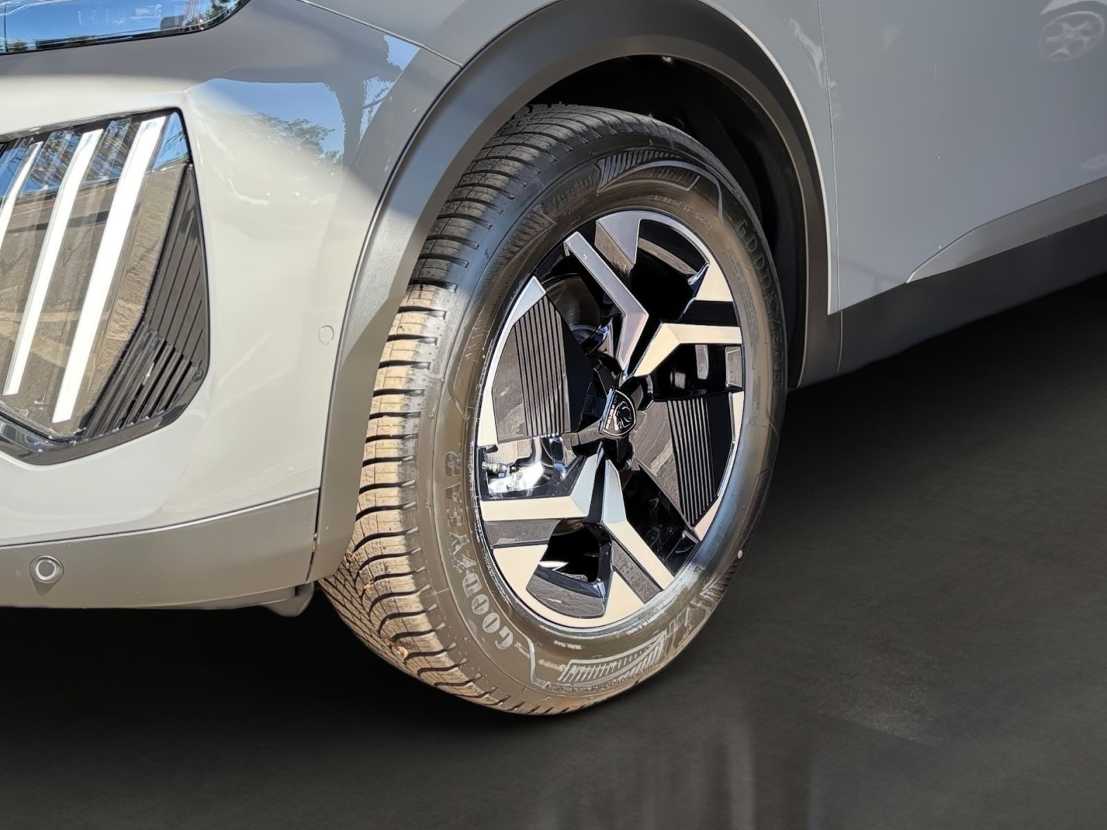 PEUGEOT 2008 E GT Elektromotor 156 54kwH *Kamera*