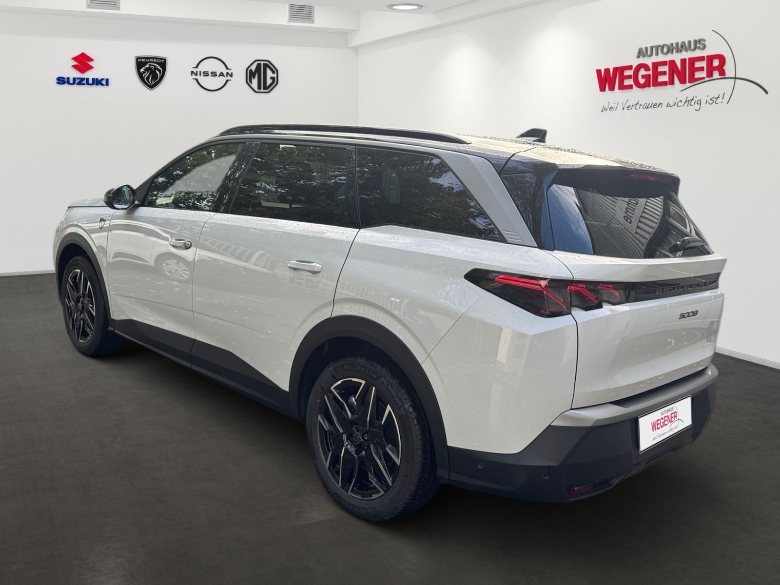 PEUGEOT 5008 GT Hybrid 145 e-DSC *Kamera*21"Curved*Air*