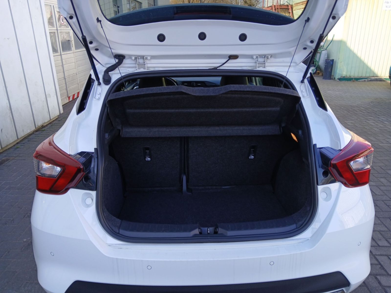 NISSAN MICRA N-SPORT AT LED Navi Kamera Alcantara