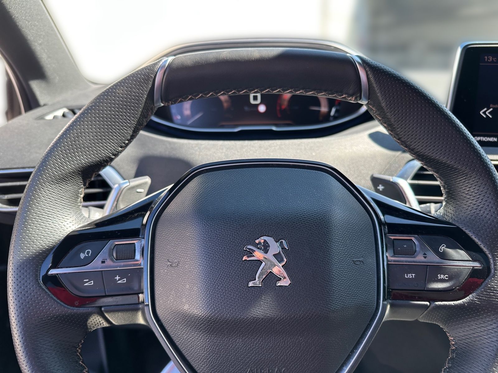 PEUGEOT 3008 GT-LINE 1.6 AHK*Pano*360°*NAVI*Sound*CAM