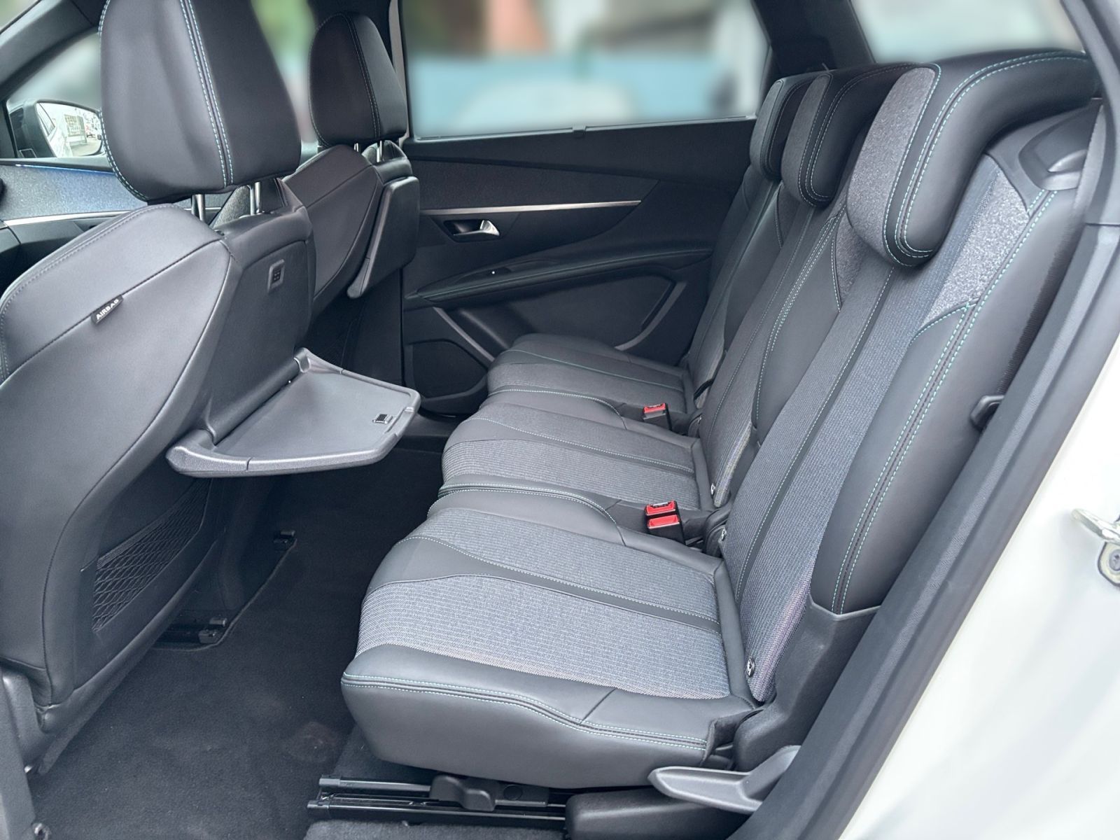 PEUGEOT 5008 Allure Pack PureTech 130 EAT8 *Kamera*SHZ*