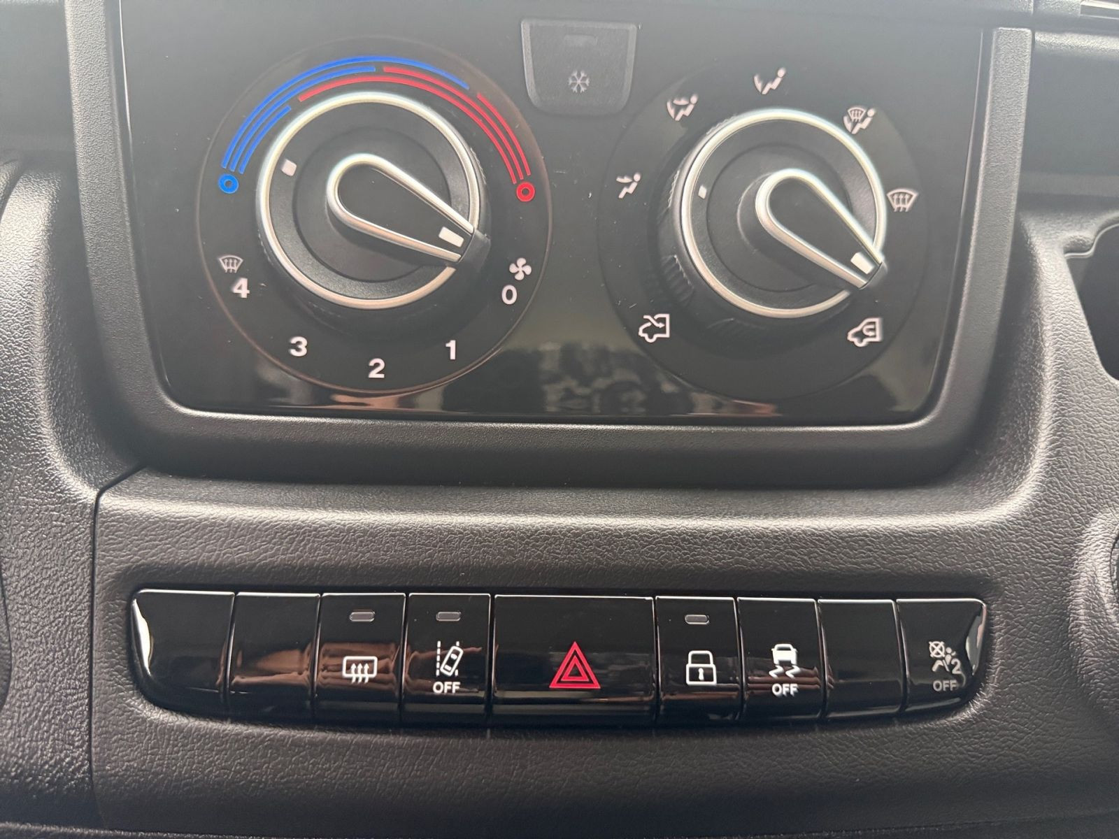Peugeot Boxer Kastenwagen 330 L2H1 BlueHDi KAMERA KLIMA