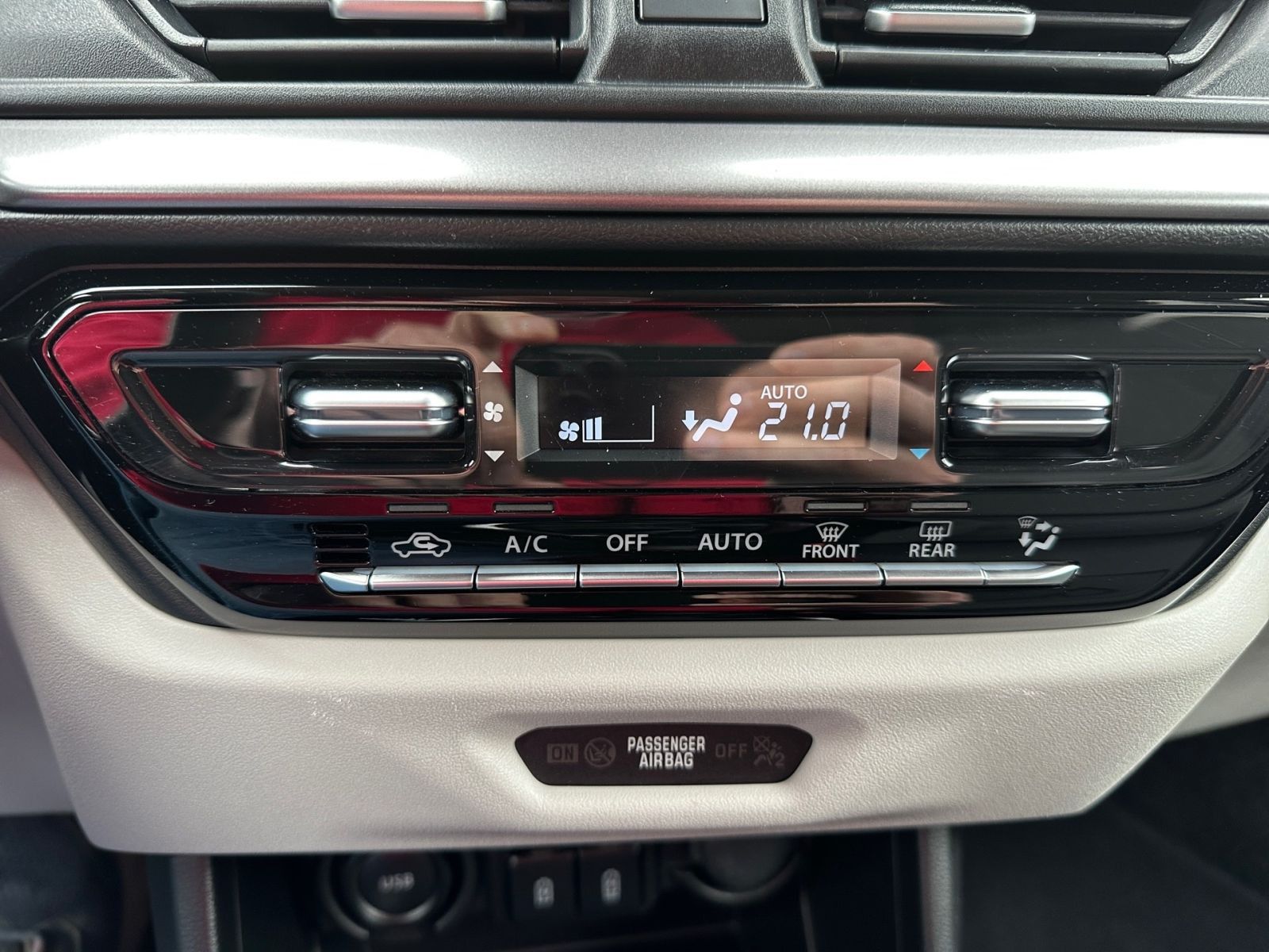 SUZUKI SWIFT COMFORT+ HYBRID 1.2 MT CAM NAVI SHZ