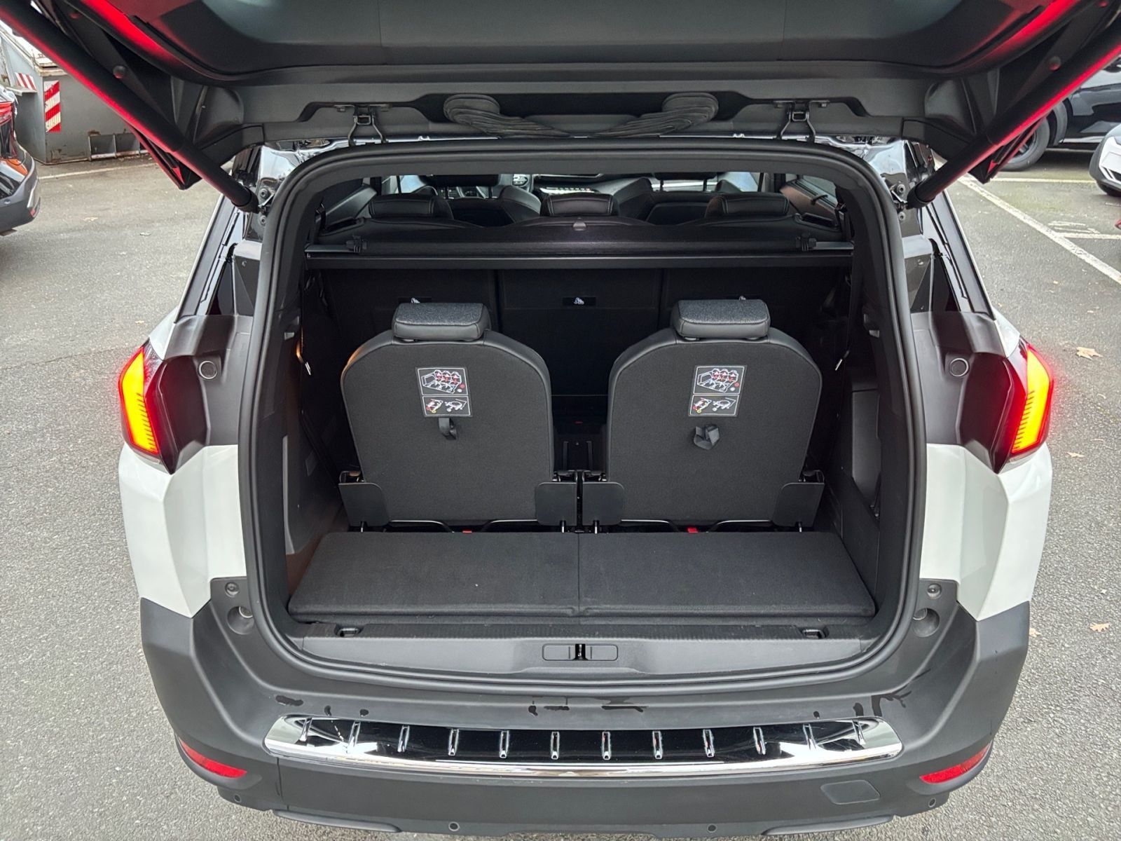 PEUGEOT 5008 Allure Pack PureTech 130 EAT8 *Kamera*SHZ*