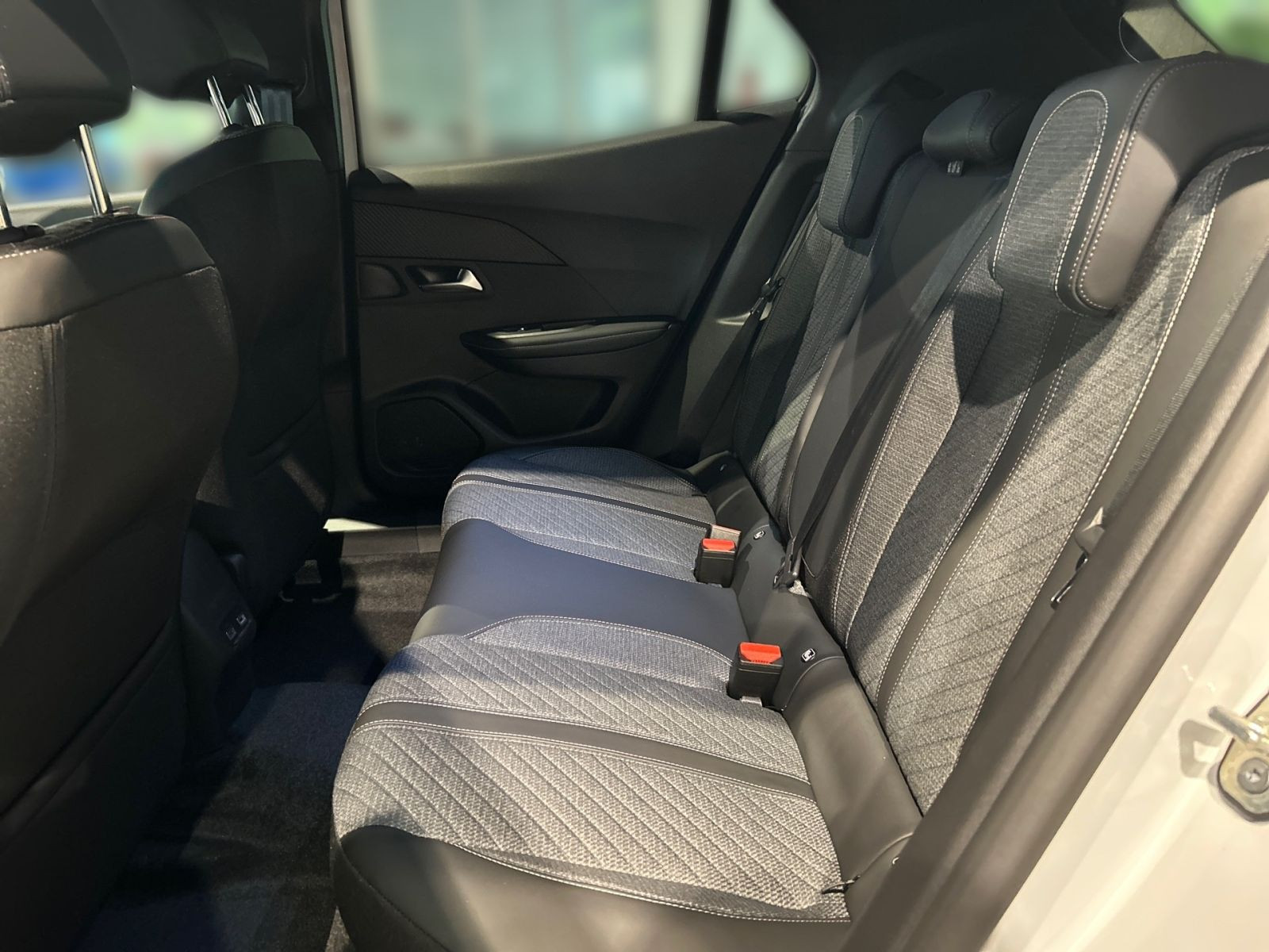 Peugeot 2008 E Allure Elektro 54 kWh 156 *Kamera*SHZ*