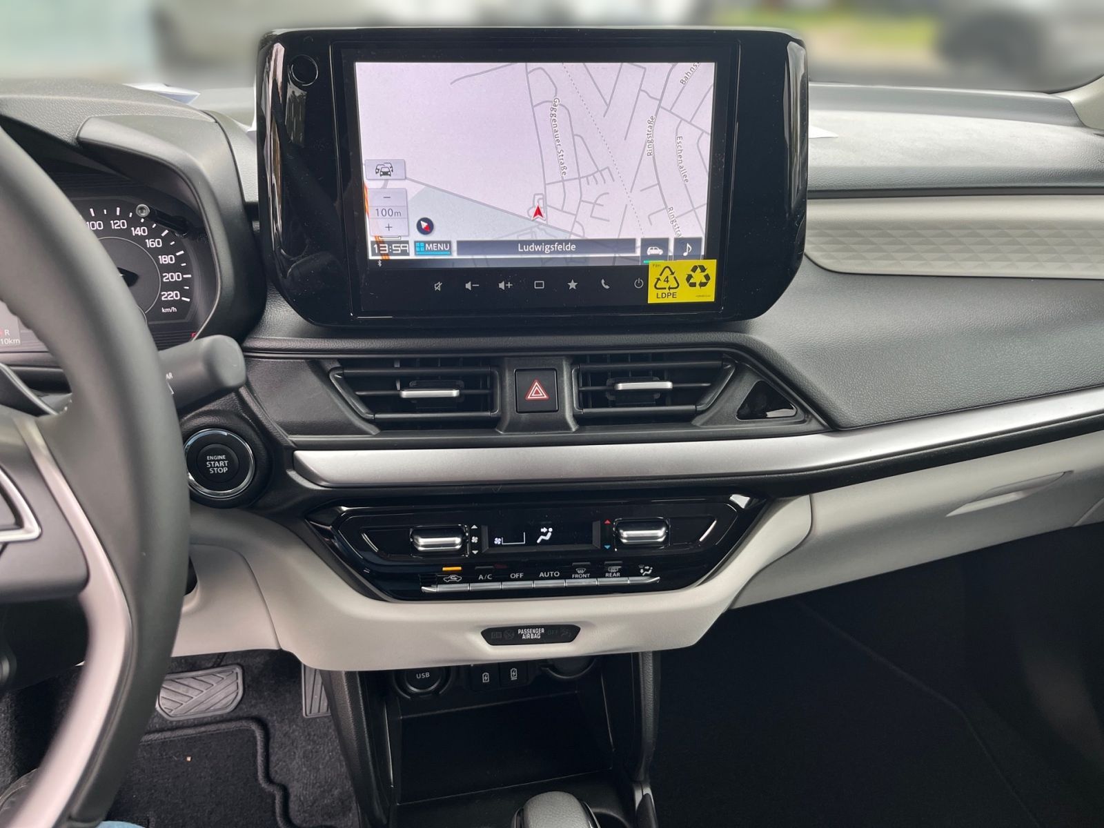 SUZUKI SWIFT COMFORT+ CVT HYBRID ACC*Navi*Kamera*PDC