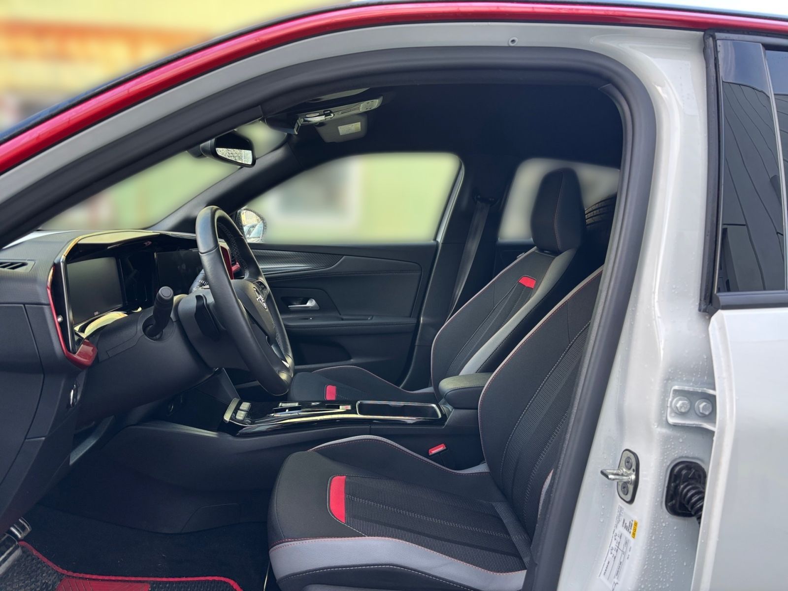 OPEL MOKKA 1.2 TURBO Automatik+CARPLAY+8 Fach-bereift