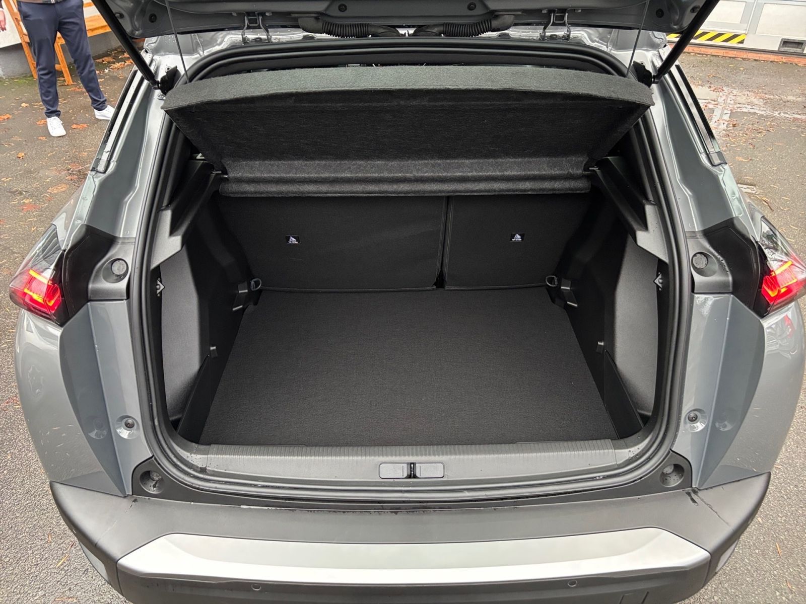 PEUGEOT 2008 Active Hybrid 145 e-DSC6 *Kamera*SHZ*LED*