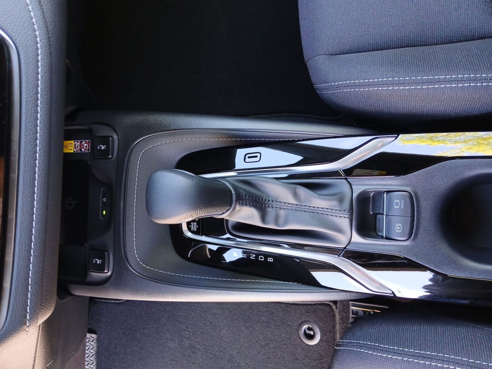 SUZUKI Swace 1.8 Comfort+ CVT Hybrid Navi*CarPlay