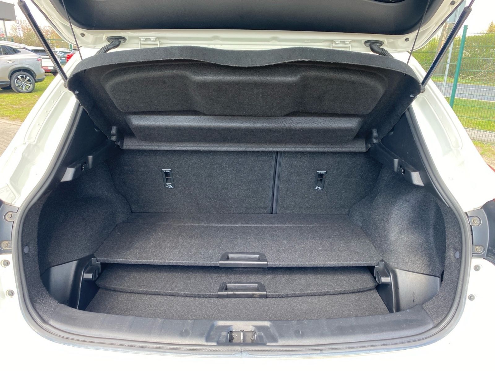 NISSAN QASHQAI Tekna 1.5dCi Safety+I-PA Glasdach EURO6