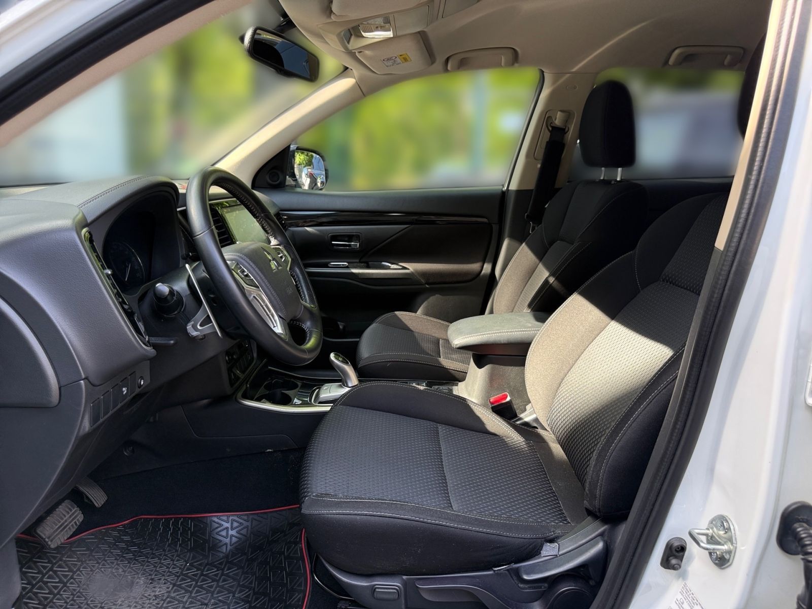 MITSUBISHI Outlander Hybrid 2.4 4WD CVT CarPlay*Kessy*CAM