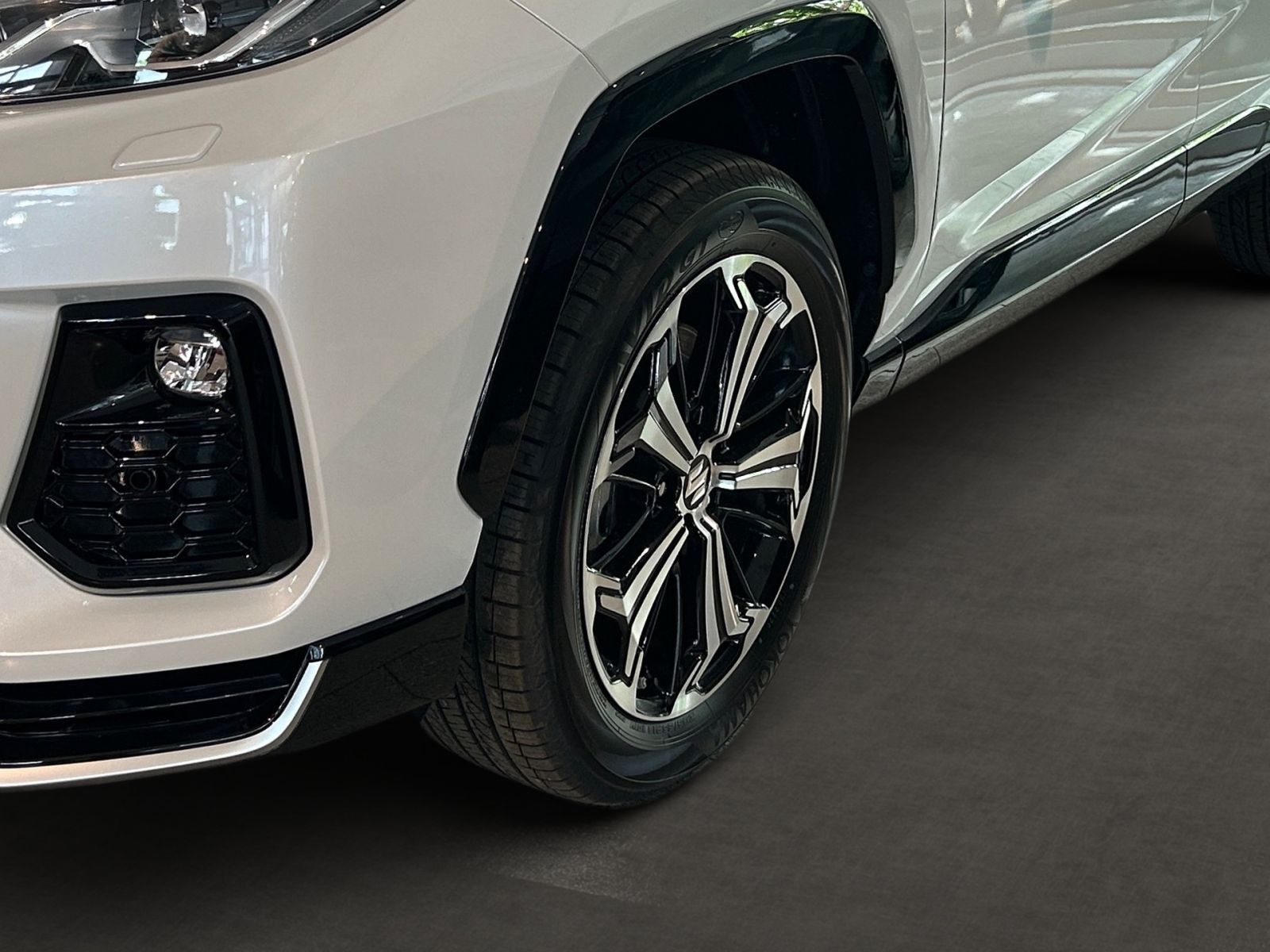 SUZUKI ACROSS PLUG IN COMFORT+AT+ACC+CARPLAY+LED+KAMERA