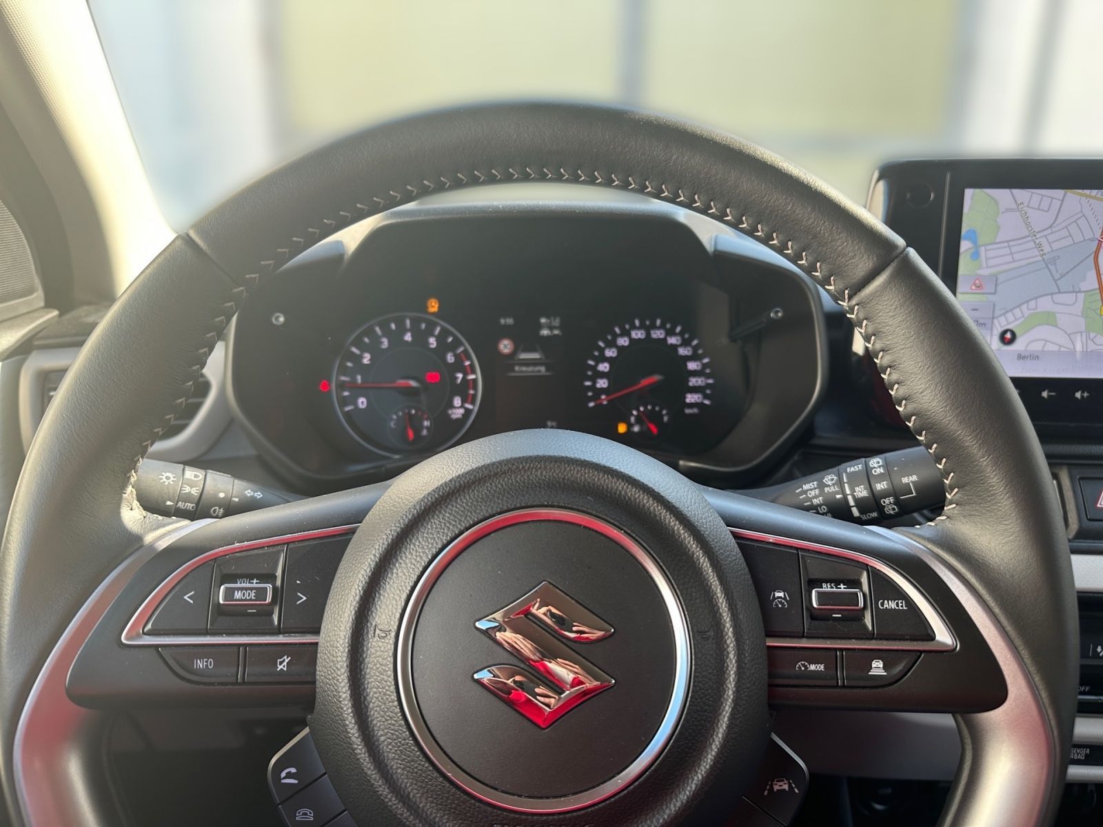 SUZUKI Swift Comfort Hybrid 1.2 MT - LED NAVI CAM SHZ