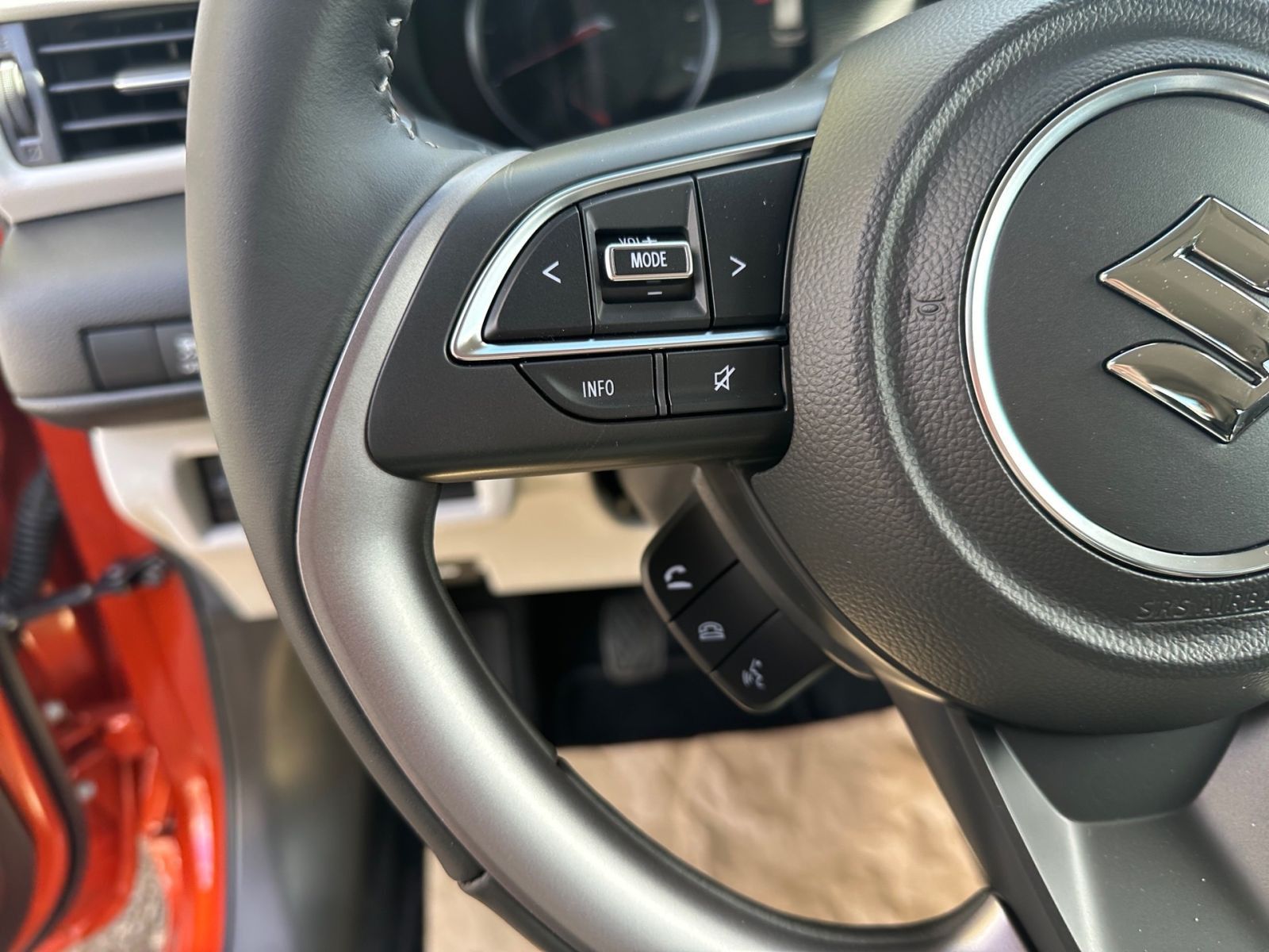 SUZUKI SWIFT COMFORT+ HYBRID ACC*Navi*Kamera*PDC