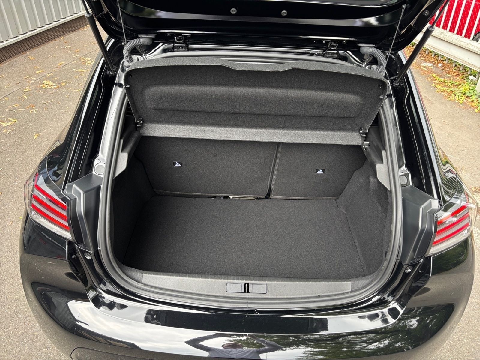 PEUGEOT 208 Allure HYBRID 110 e-DSC6 *SHZ*ACC*CarPlay*