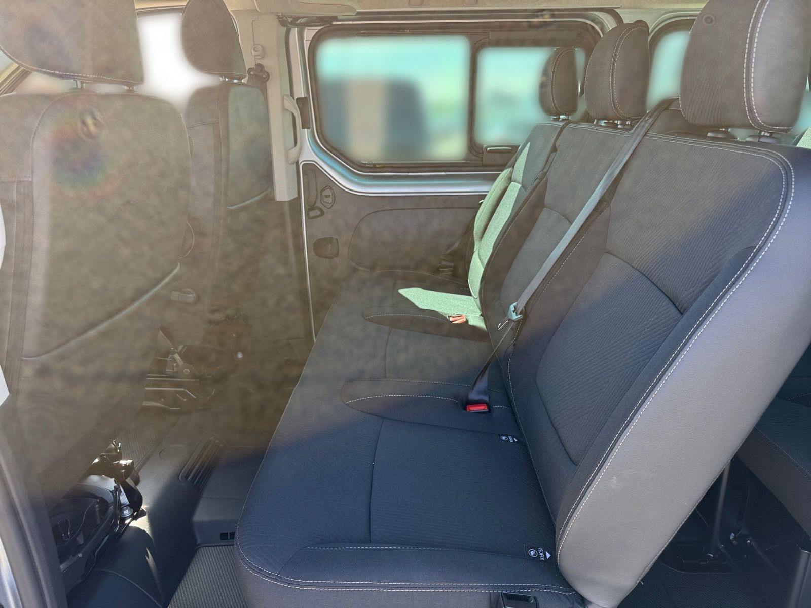 Nissan Primastar Kombi 9 L1H1 2,8T CAM*Navi*PDC*CarPlay