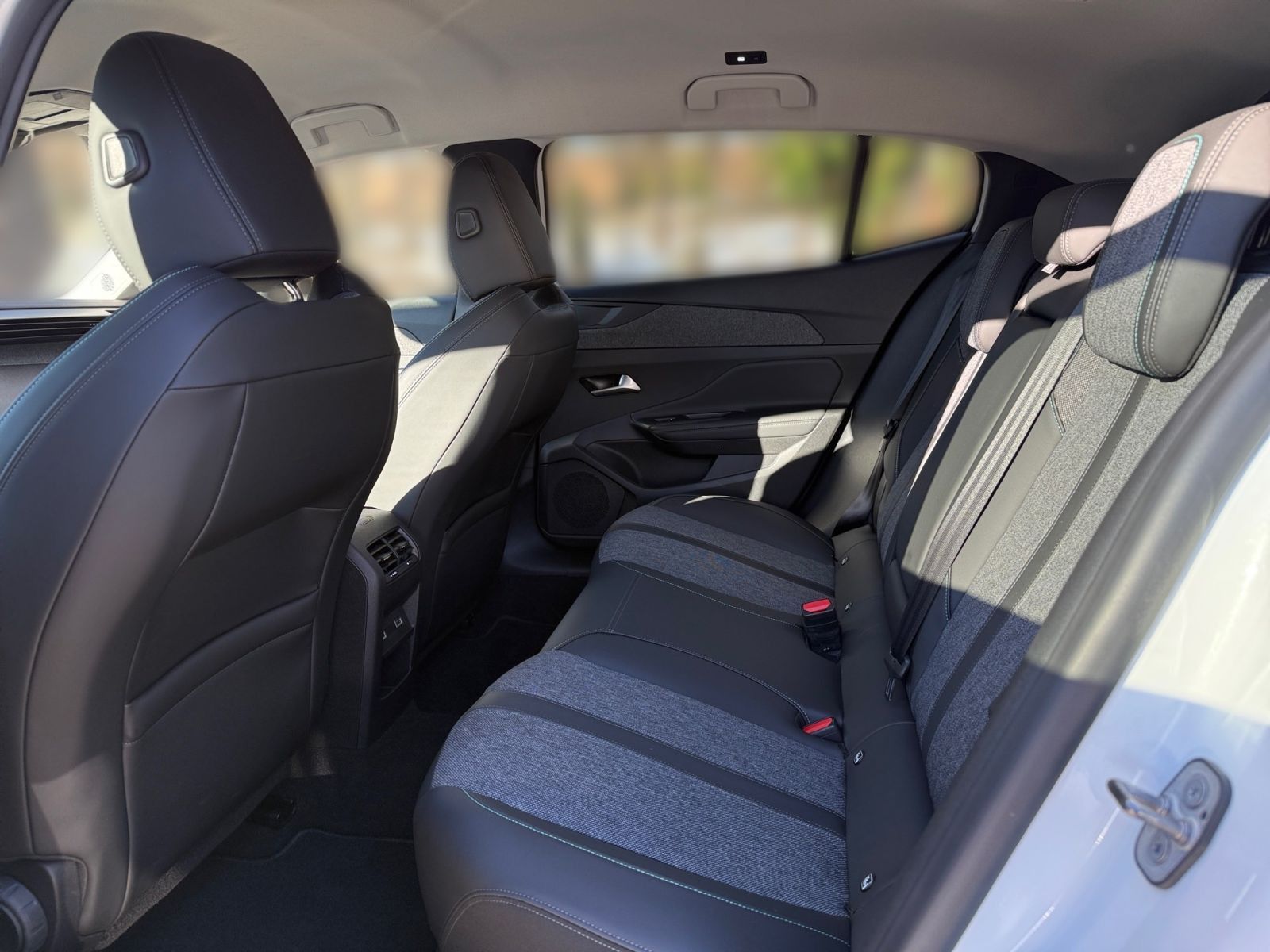 PEUGEOT 408 Allure Pack 130 EAT8 *SHZ*Kamera*