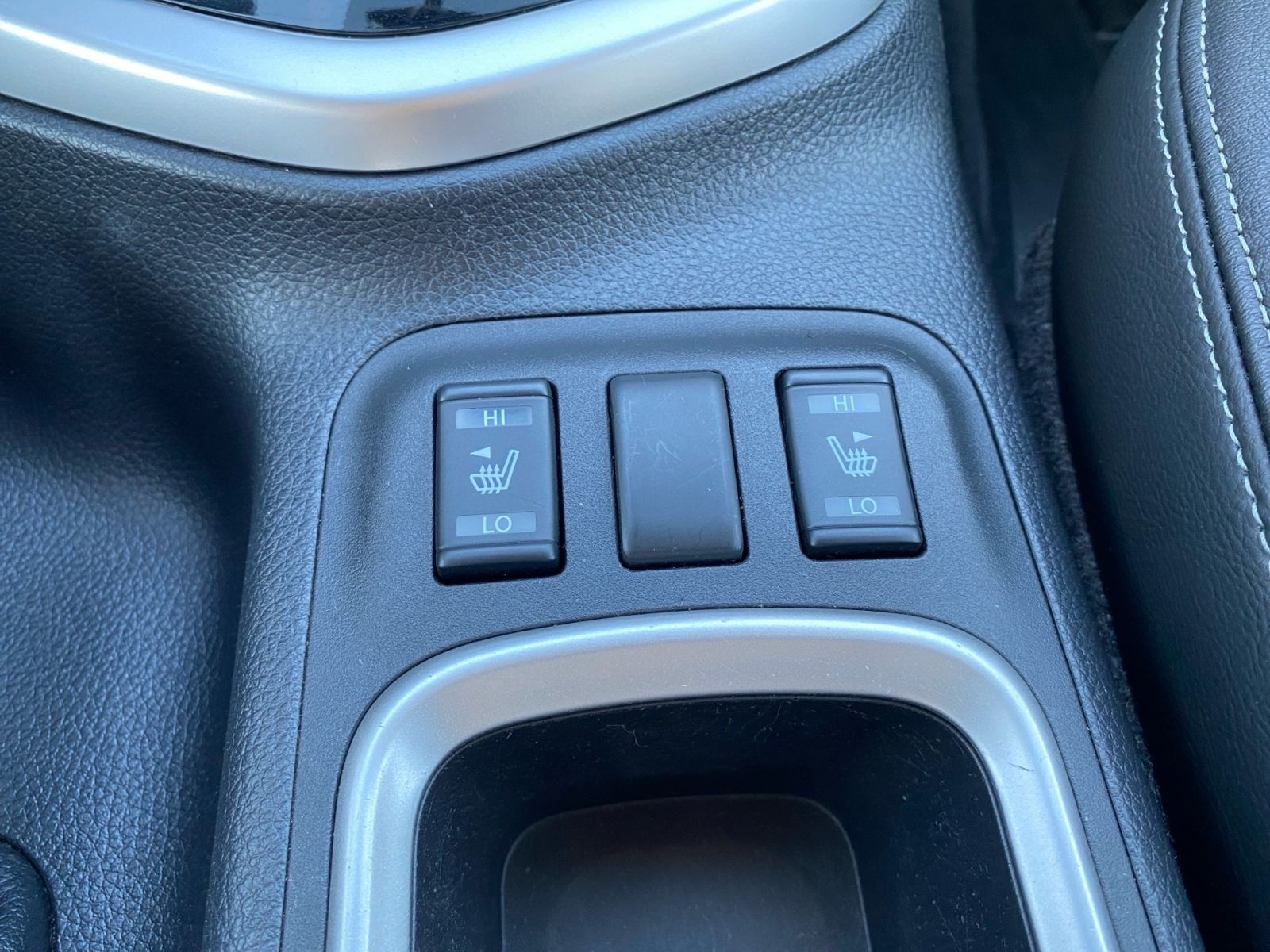 NISSAN NAVARA Tekna AT dCi 2.3 4x4- AHK, KEYLESS,CAM