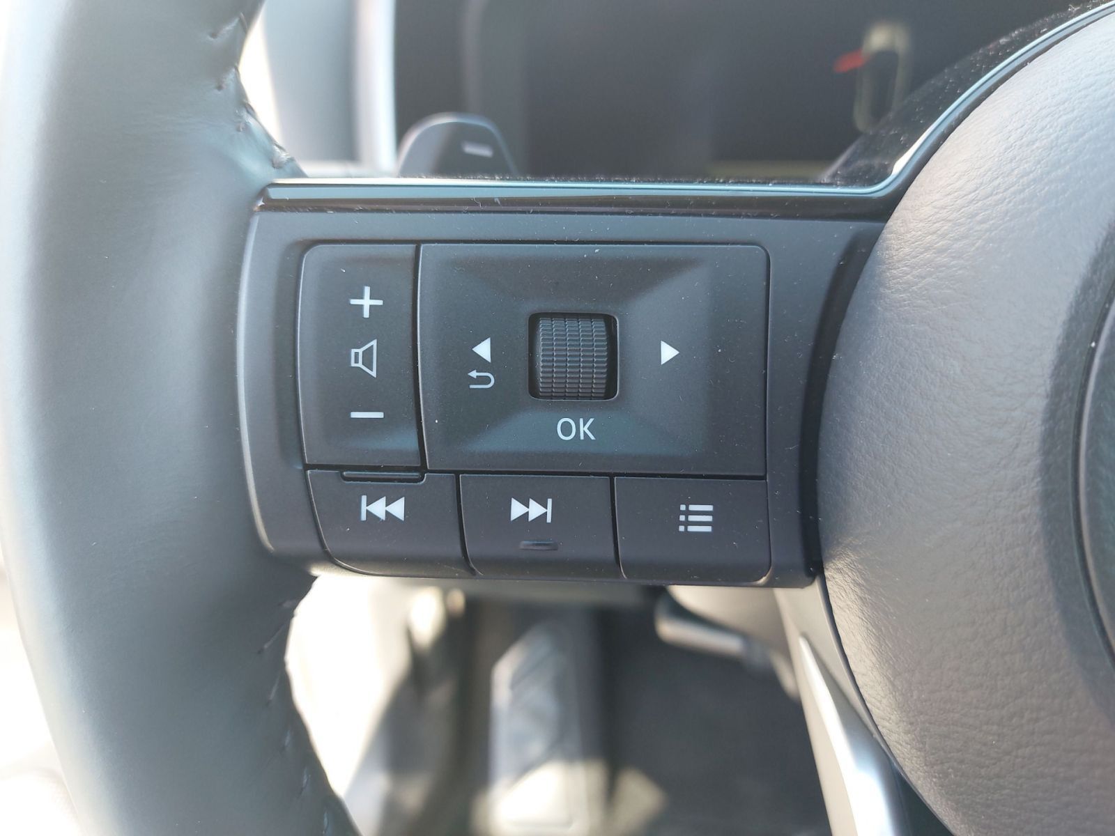 NISSAN Qashqai 1.3 DIG-T N-Connecta HeadUp*Pano*Navi